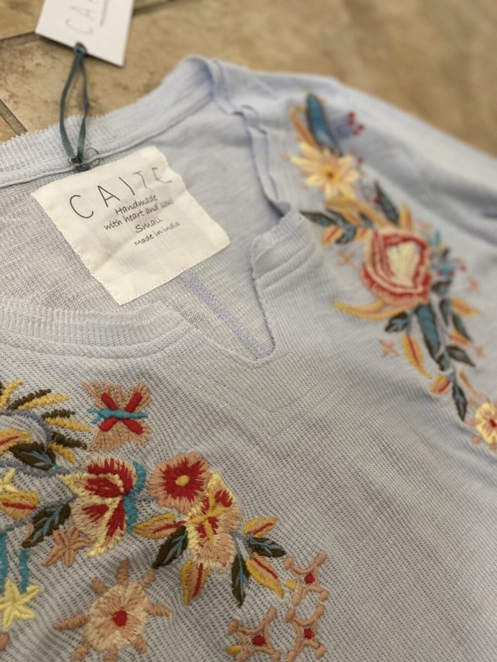 NWT Caite Greer Top Embroidered Floral Split Neck Knit Oxford Blue S Small Kyla - Picture 9 of 16